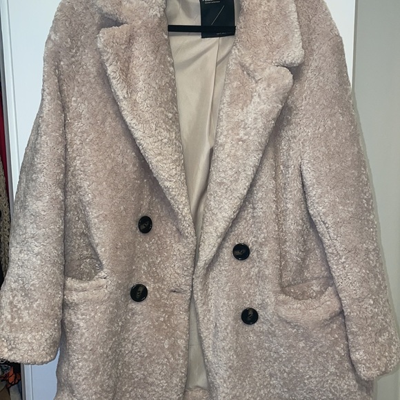 COPY - Pull & Bear Faux Fur Coat in Cream - teddy bear like coat - Picture 7 of 9